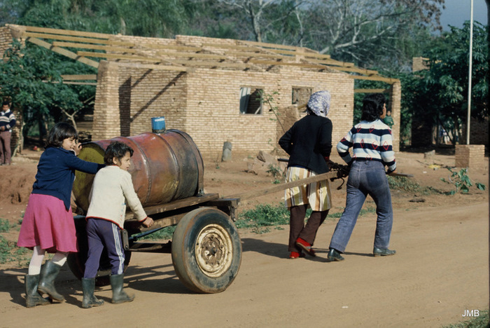AÑO 1985 - COLOR - VIDA CAMPESINA EN PARAGUAY (JOSÉ MARÍA BLANCH)